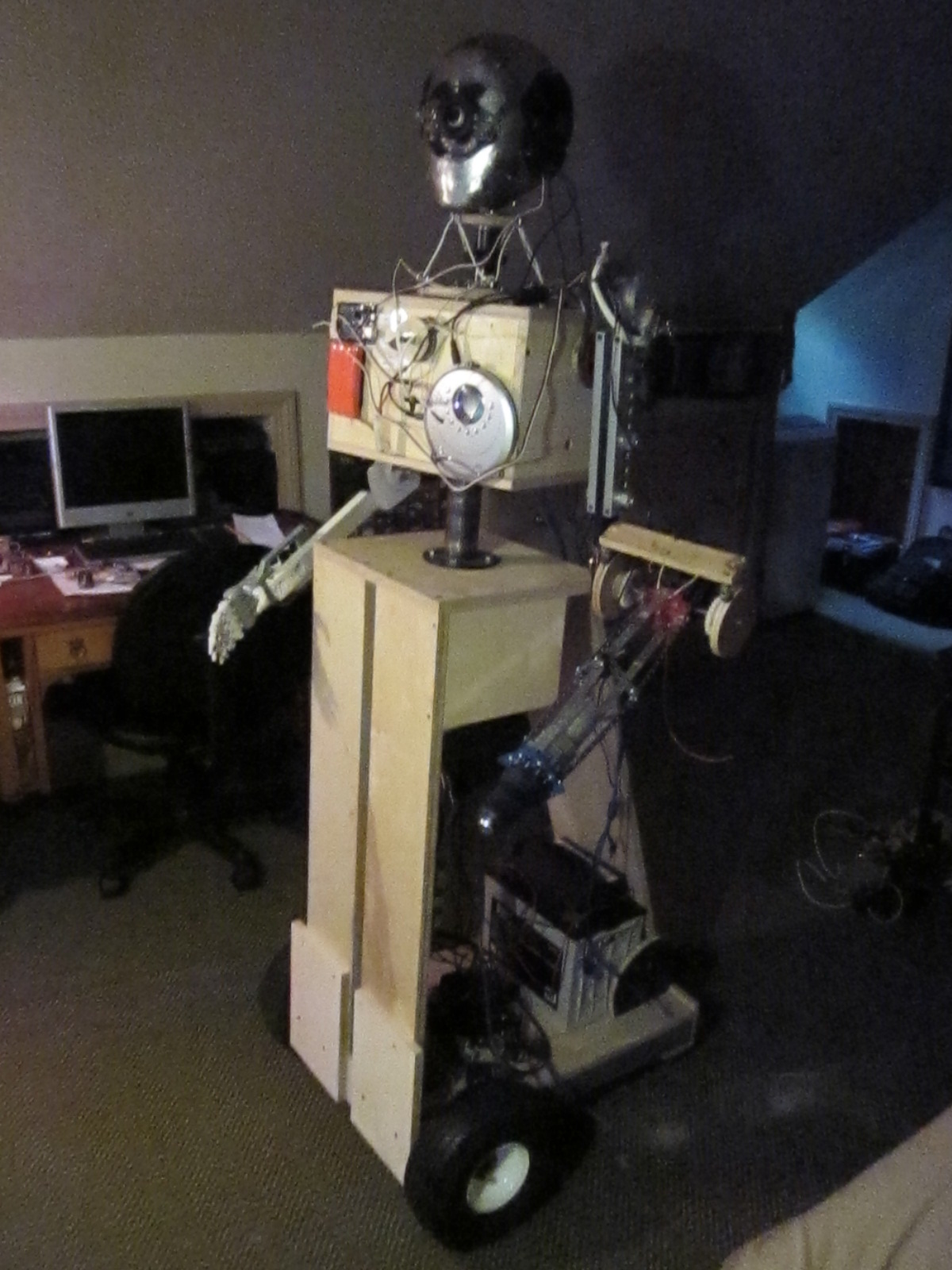 Early Wheeled Base 12135185515 O